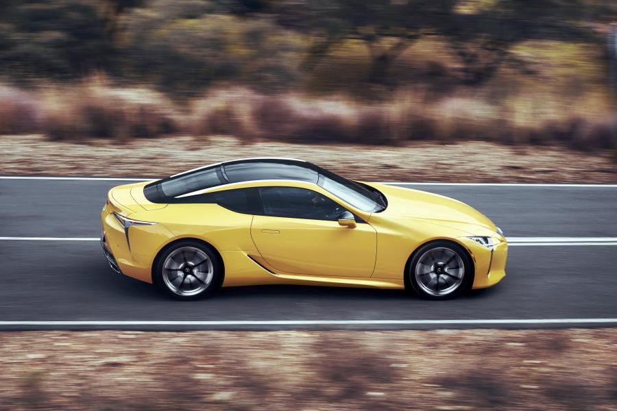  Lexus LC500 2016 года  (EU) (фото 9 из 20)